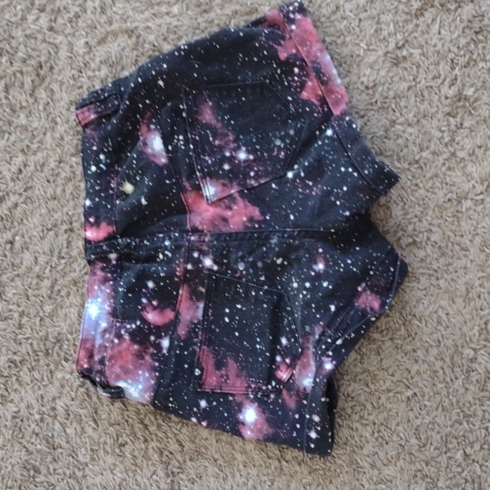 Shorts - Picture 3 of 3